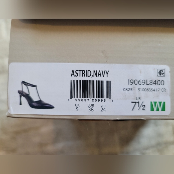 NIB Naturalizer Astrid T-Strap Pointed Toe Dress Pumps, Navy, Size 7.5W - Picture 7 of 7